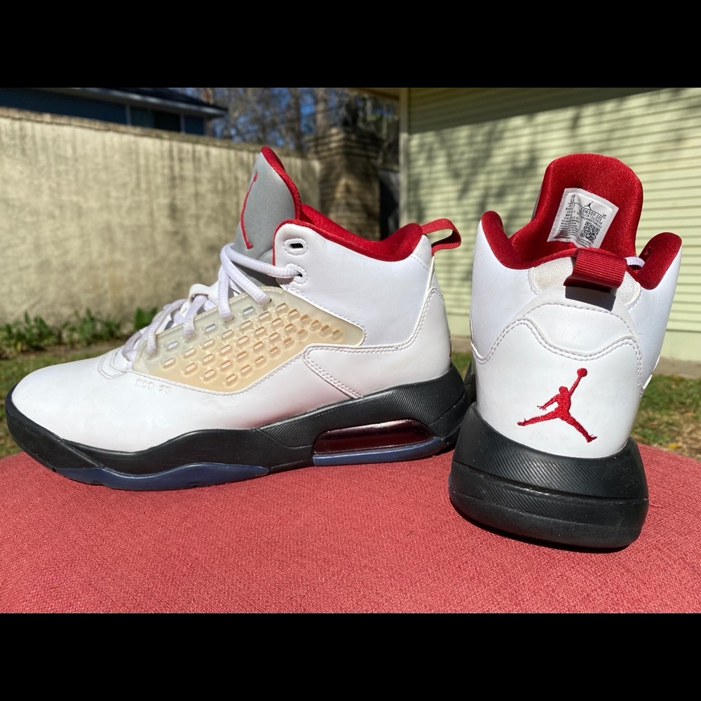 Jordan Maxin 200 Shoes (white/red)